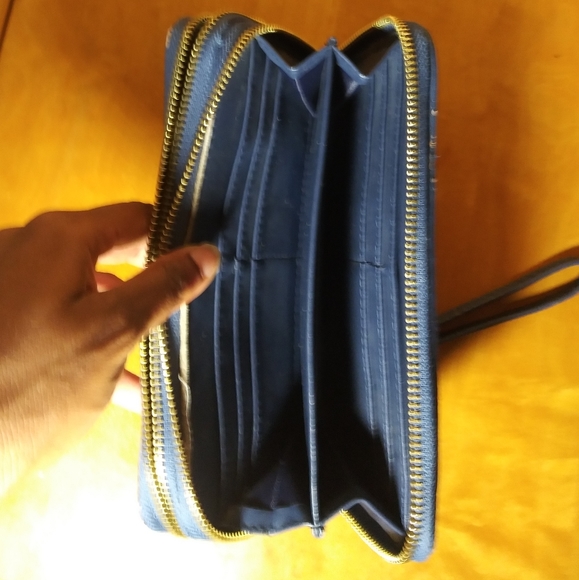 Michael Kors Spacious Blue Wallet - Picture 5 of 6